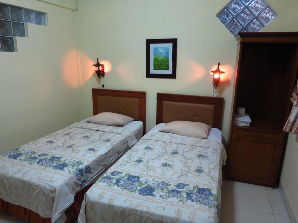 Enny'S Guest House Malang Quarto foto