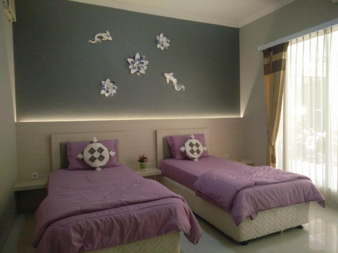 Enny'S Guest House Malang Exterior foto