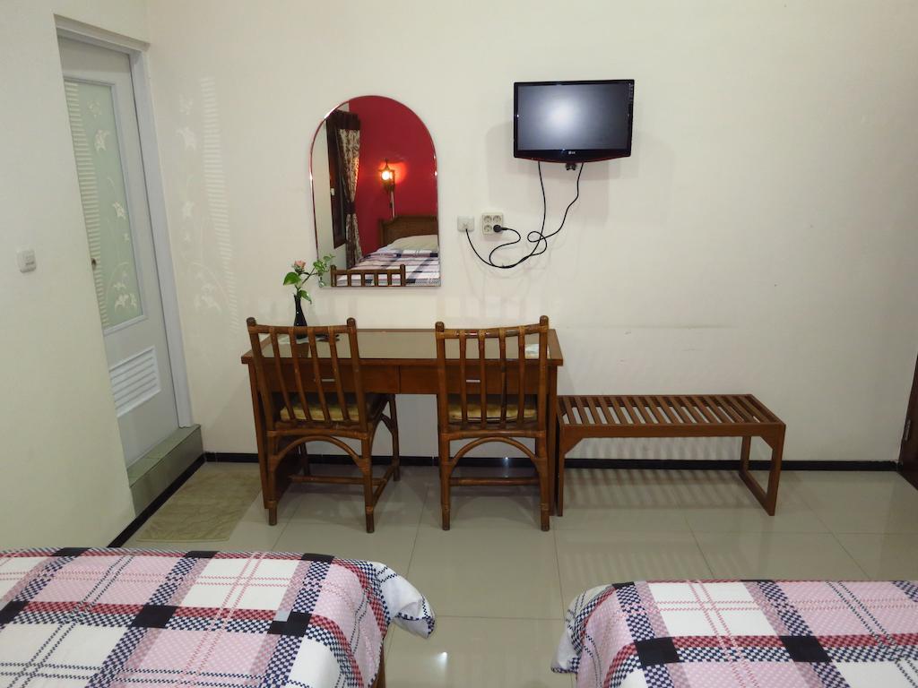 Enny'S Guest House Malang Exterior foto
