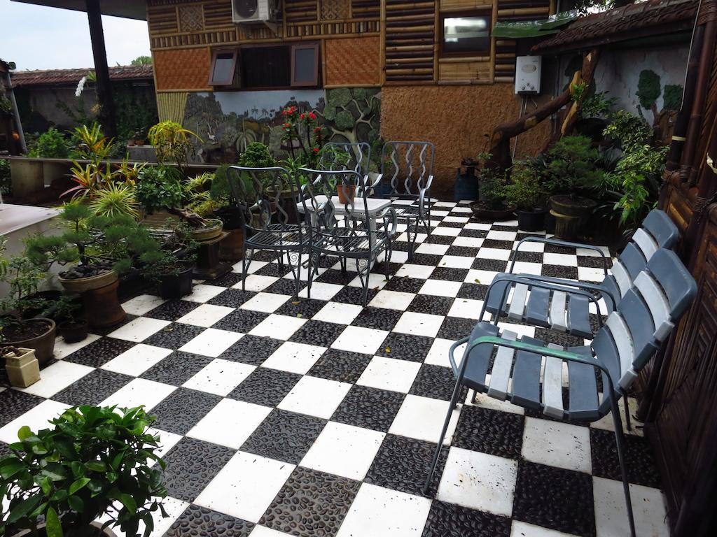 Enny'S Guest House Malang Exterior foto