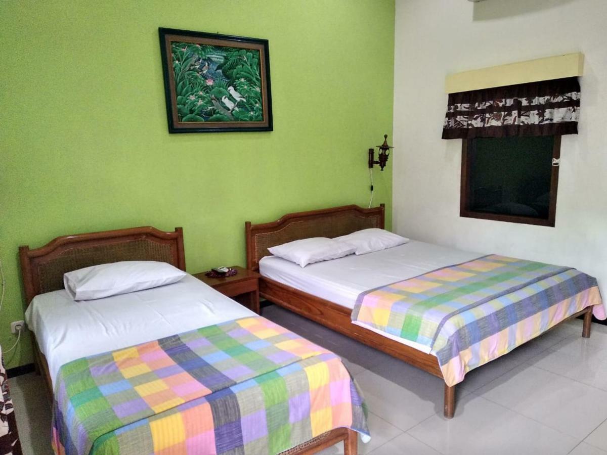 Enny'S Guest House Malang Exterior foto